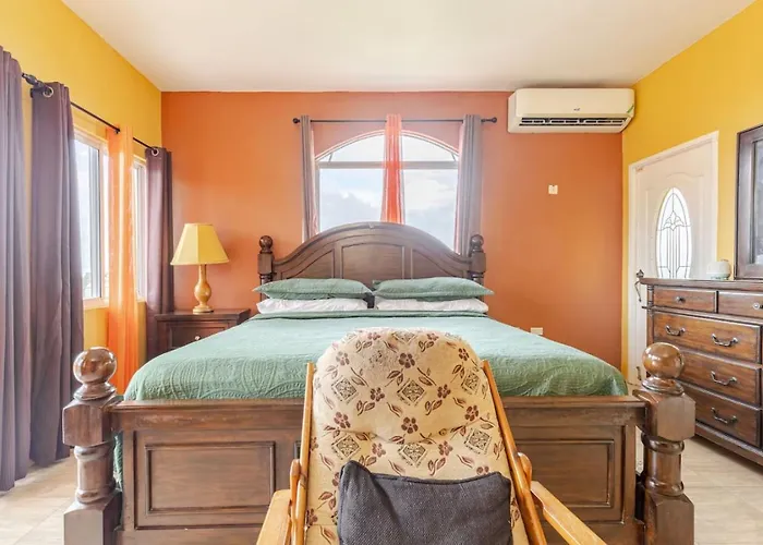 Modern 3 Bedroom With 2 Half Bath * Montego Bay