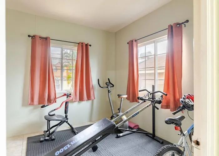 Modern 3 Bedroom With 2 Half Bath *