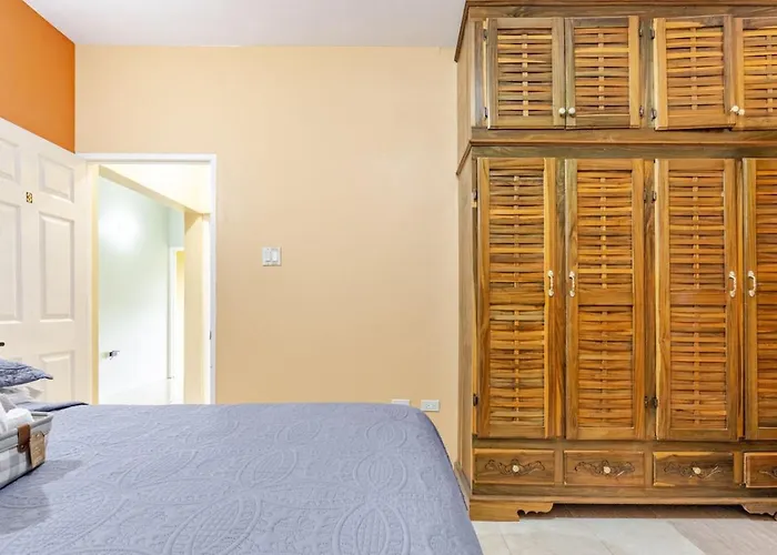 Modern 3 Bedroom With 2 Half Bath * Montego Bay