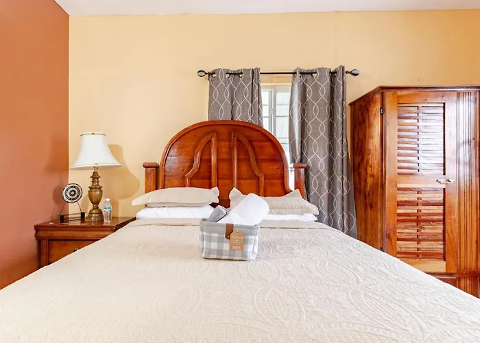 Modern 3 Bedroom With 2 Half Bath Holiday home Montego Bay