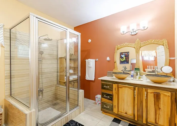 Modern 3 Bedroom With 2 Half Bath Montego Bay