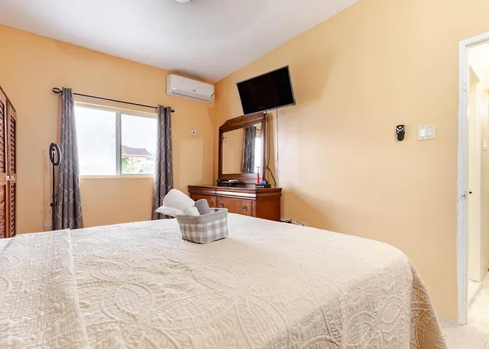 Modern 3 Bedroom With 2 Half Bath
