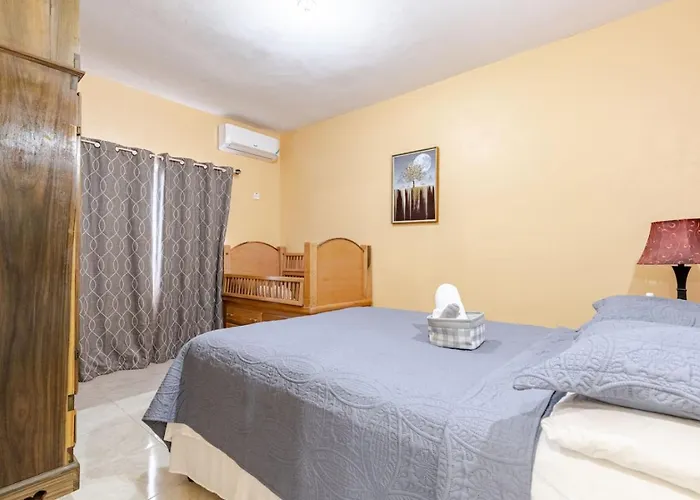 Modern 3 Bedroom With 2 Half Bath Holiday home Montego Bay