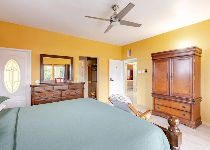 Modern 3 Bedroom With 2 Half Bath *