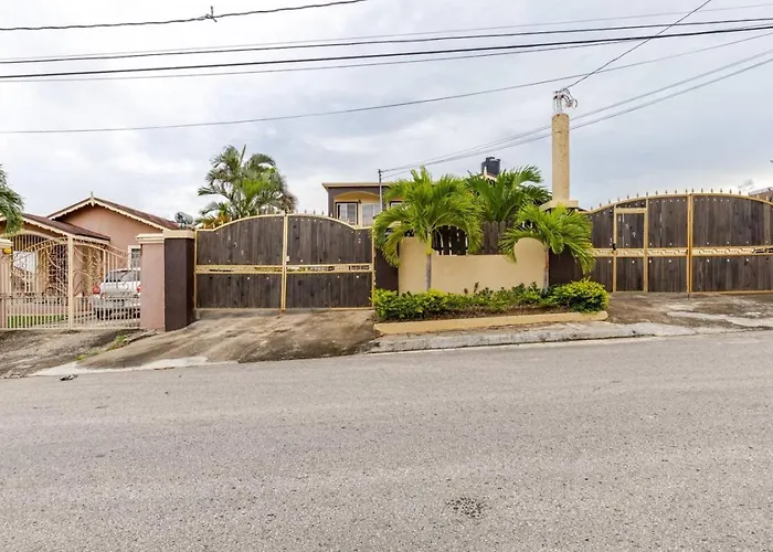 Modern 3 Bedroom With 2 Half Bath Montego Bay