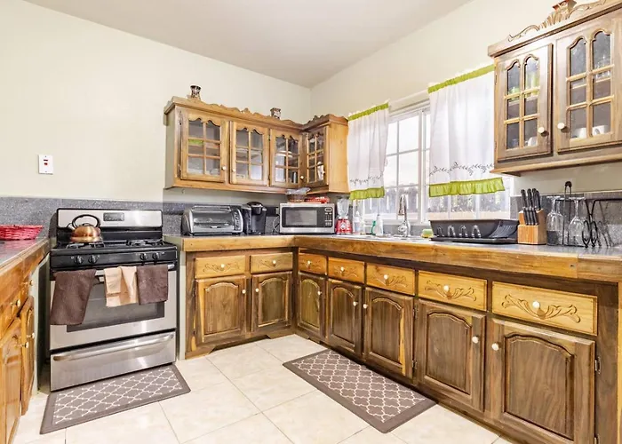 Modern 3 Bedroom With 2 Half Bath * Montego Bay