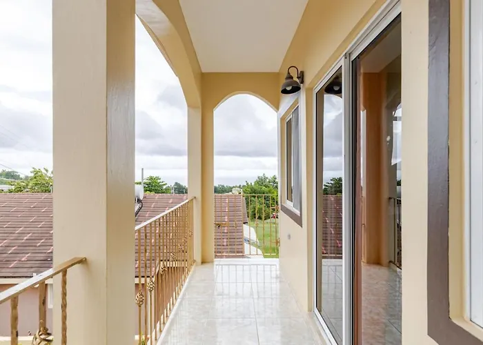 Holiday home Modern 3 Bedroom With 2 Half Bath *