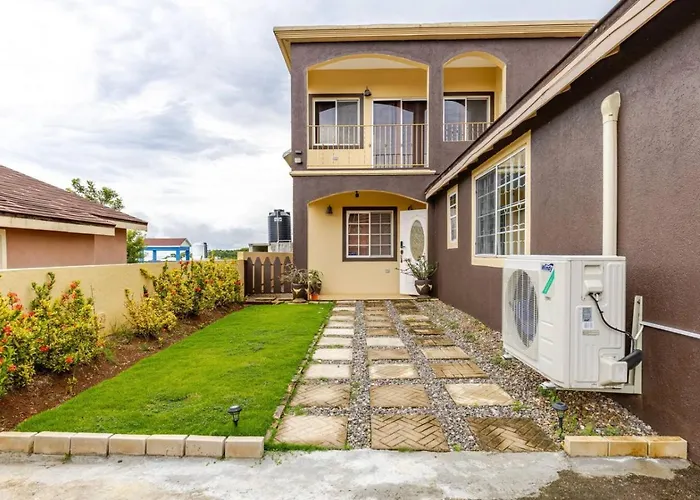 Modern 3 Bedroom With 2 Half Bath *